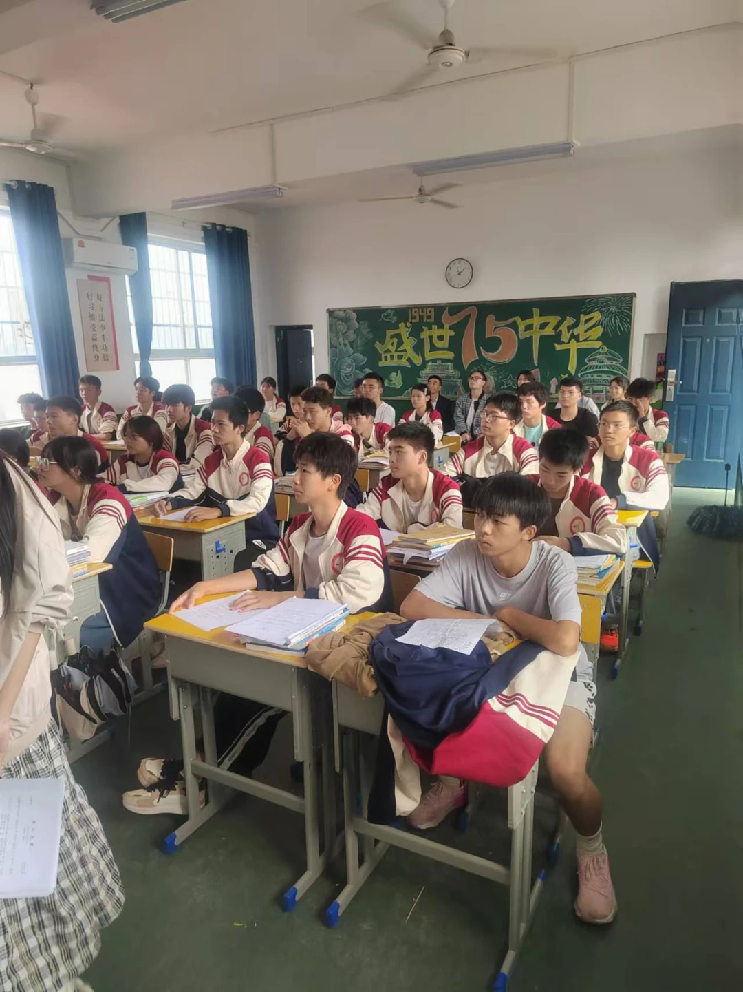 篮球教练如何帮助球员理解规则的重要性?_1